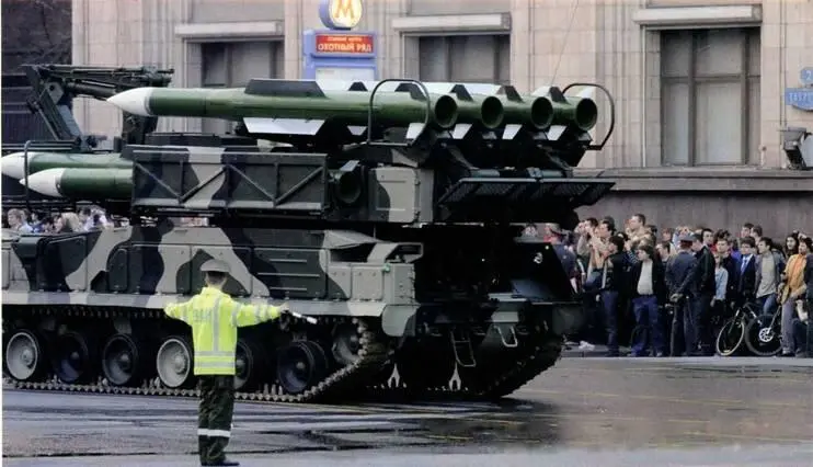 Репетиция военного парада посвященного Дню Победы на Тверской улице Москва - фото 17