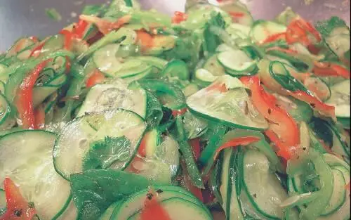 Острый салат с огурцами Суп минестроне Куриный суплапша - фото 10