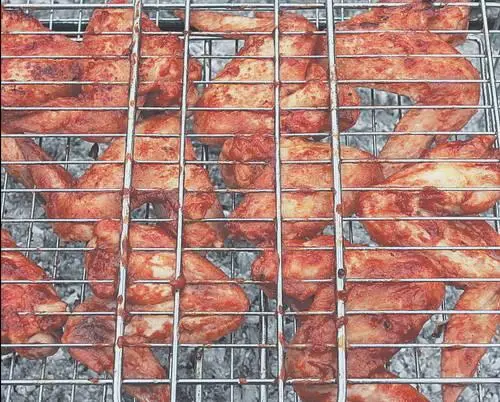 Куриные крылышки запеченные на решетке Салат из говяжьего языка и картофеля - фото 18