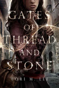 Lori Lee Gates of Thread and Stone обложка книги