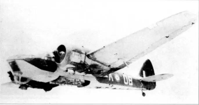 Бленхейм Mk IV 45й эскадрильи над пустыней 1941 год Створки бомбоотсека - фото 110
