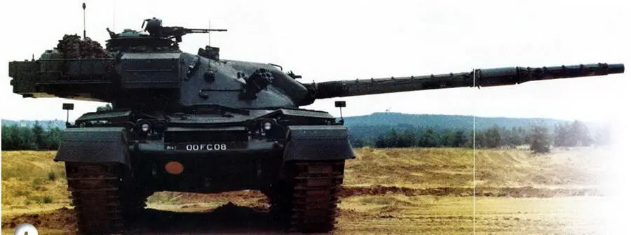 Основной боевой танк Чифтен Мк 5 с башней развернутой на девять часов - фото 3