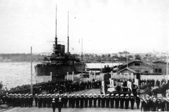 Ростислав на похоронах моряков с подводной лодки Камбала Июнь 1909 г - фото 48