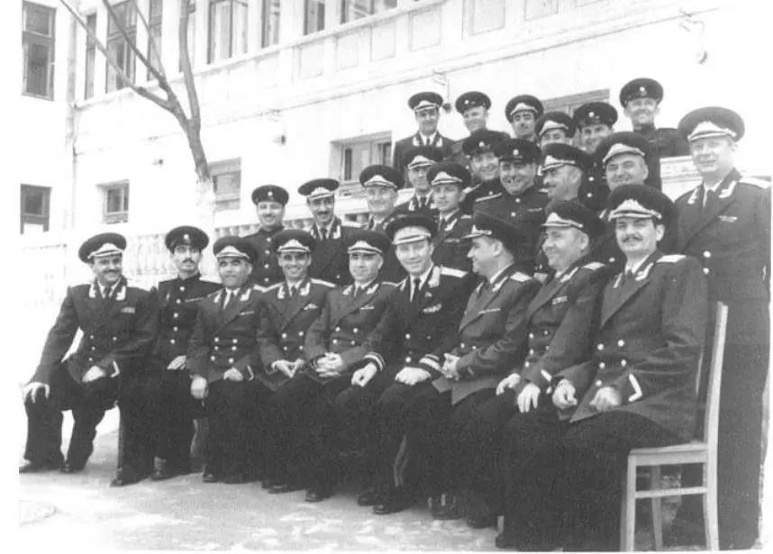 АΜ Гуськов с сотрудниками центрального аппарата КГБ Азербайджана Баку 1955 - фото 13