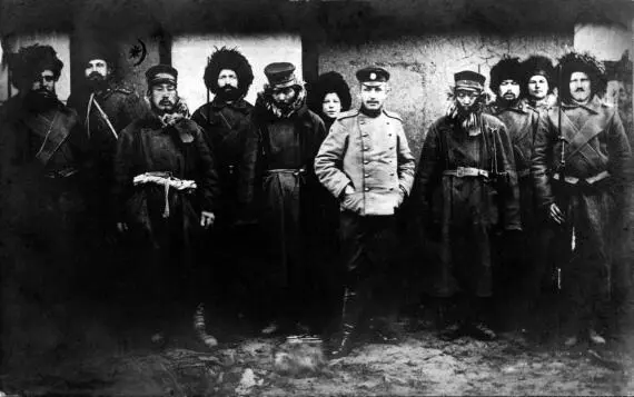 Русскояпонская война наши солдаты и пленные японские офицеры Второй слева - фото 8