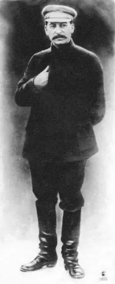 Сталин в 1930 г 25 июля 1935 г Седьмой всемирный конгресс Коминтерна - фото 42