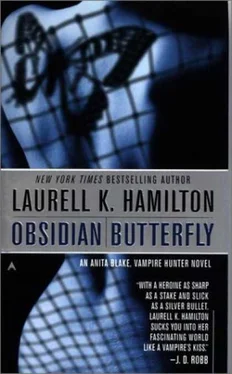 Лоръл Хамилтън Обсидианова пеперуда обложка книги