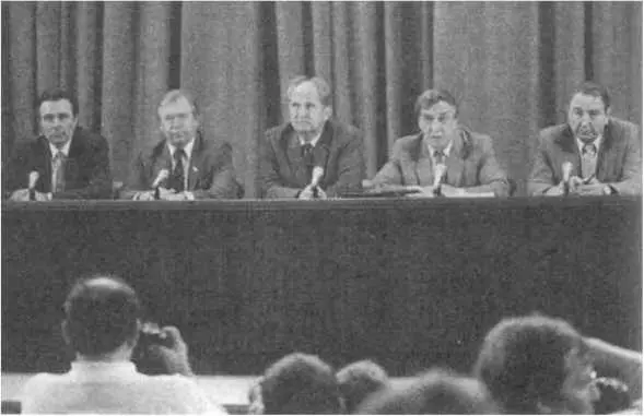 В прессцентре МИД СССР 19 августа 1991 года Прессконференция и о - фото 13