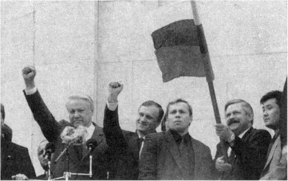 Полдень 22 августа 1991 г у Белого дома Митинг победителей Пока они еще - фото 22