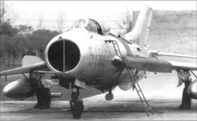 Китайский J6 51887 красный был оснащен контейнером неизвестного назначения - фото 117
