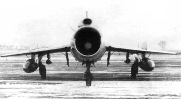 СМ71 был оснащен радаром РП1 Изумруд1 расположение антенн которого очень - фото 68