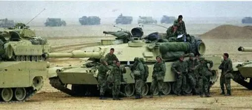 Танки MlА1 Абрамс 1й пехотной дивизии дислоцируются на границе с Кувейтом - фото 11