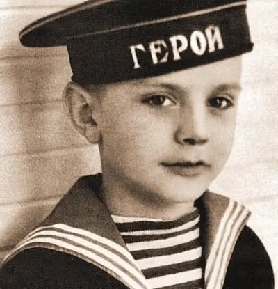 Никита Михалков в матроске 1951 год Никита Михалков в перешитой на него - фото 15