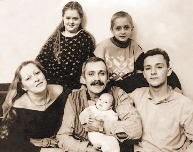 В кругу семьи Татьяна Михалкова Никита Михалков с дочкой Надей Степан - фото 28