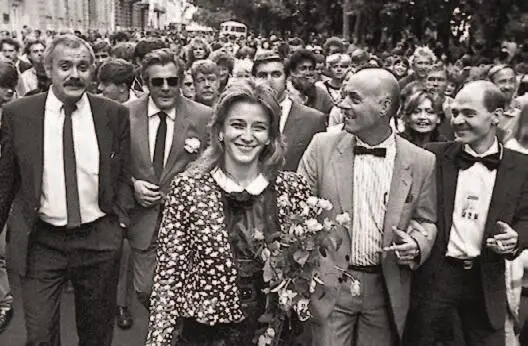 Слева направо Никита Михалков Марчелло Мастроянни Елена Сафонова Станислав - фото 110