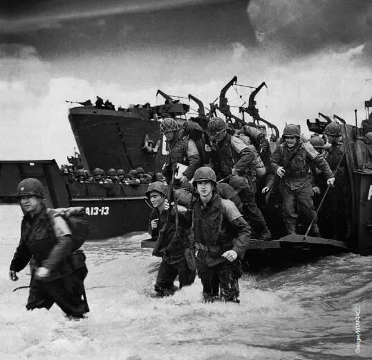 Высадка солдат американской армии на пляже Utah в Нормандии 6 июня 1944 г - фото 35