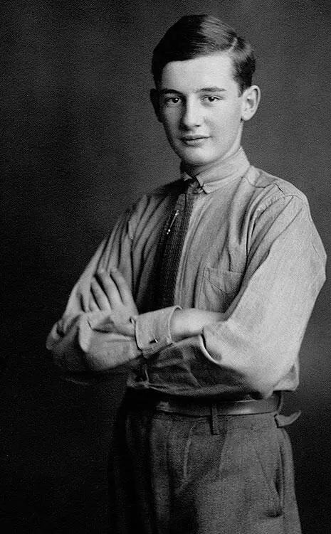 Рауль в возрасте 12 лет в 1924 году Двоюродные сестры Рауля Май Ниссер и - фото 17