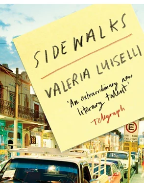 Valeria Luiselli Sidewalks обложка книги