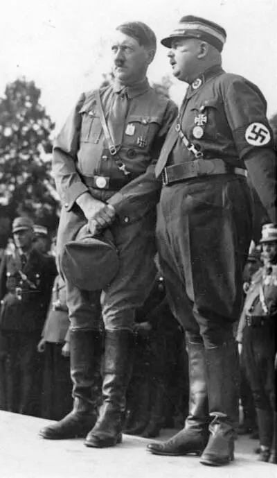 Адольф Гитлер и Эрнст Рем 1933 г Bundesarchiv Bild 146198215921A - фото 2