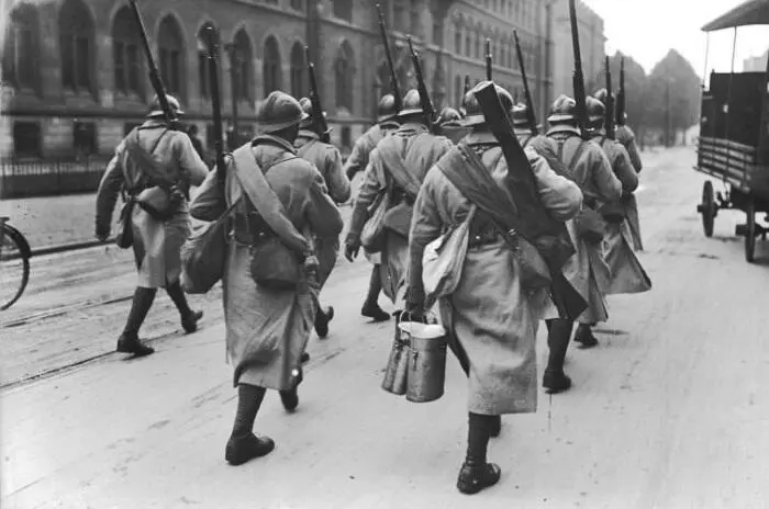 Французские солдаты оккупируют Рур 1924 г Bundesarchiv Bild - фото 4