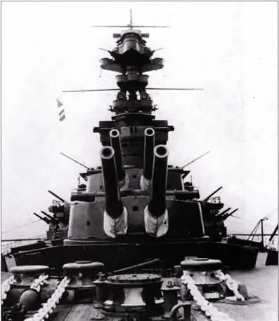 Обе фотографии выполнены 27 июля 1932 г Худ зашел в Портсмут на ремонт после - фото 65