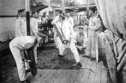 Моряки Славы во время учений занятий работ и отдыха 1910е гг - фото 101