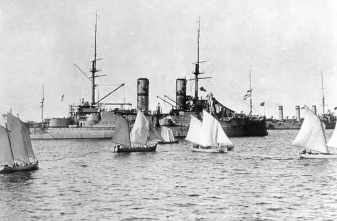 На Ревельском рейде во время шлюпочных учений и гонок 1912 гг - фото 122
