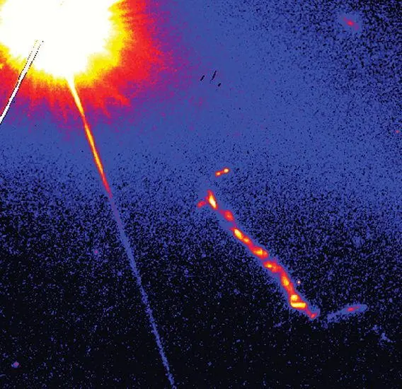 Fig 91 Top Photograph of 3C273 taken by NASAs Hubble Space Telescope The - фото 75
