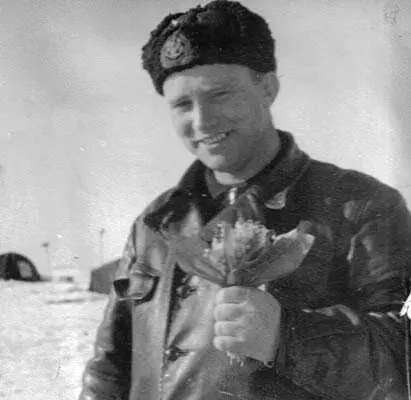 Цветы к остаткам Св Фоки на острове Шилов Архангельск ЭТ Кренкель ЕК - фото 23