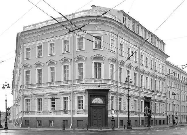 Фотография 2004 года Большую часть помещений общество отдавало внаем Здесь - фото 23