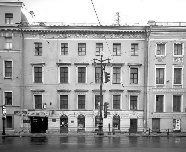 Фотография 2003 года В 2008 году проведены ремонт и обновление ее помещений - фото 28