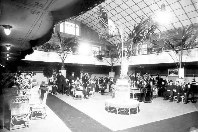 Буфетскейтингринга Фотография 1910х годов В 18951907 годах здесь жил - фото 254