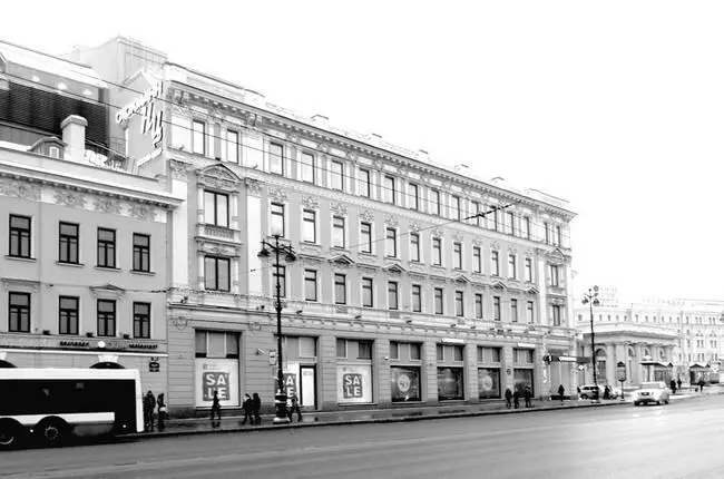 Фотография 2013 года Фасады всех трех старых домов на этом участке в точности - фото 269
