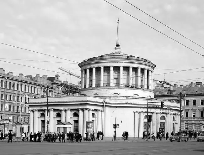 Наземный павильон станции метро Площадь Восстания Фотография 2004 года - фото 276