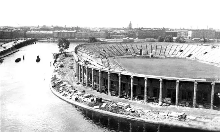 Строящийся новый стадион им ВИ Ленина Фото 1950х годов Зимой уроки - фото 12