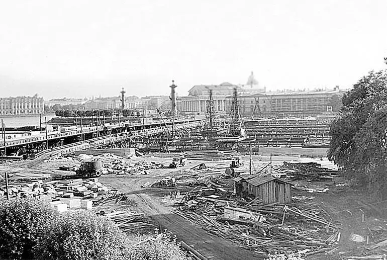 Строящийся мост Строителей Биржевой Фото 1958 года Изза ежегодного натиска - фото 14