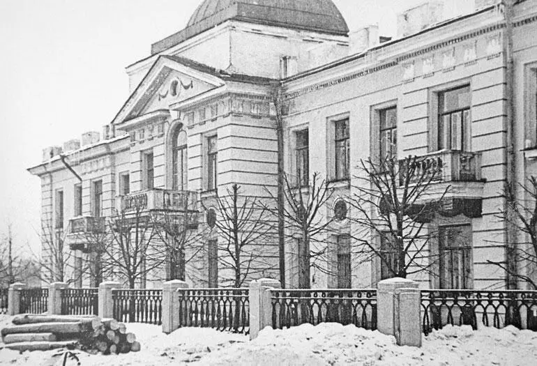Савинский корпус Фото 1946 года Судя по фотографии 1946 года здание после - фото 141