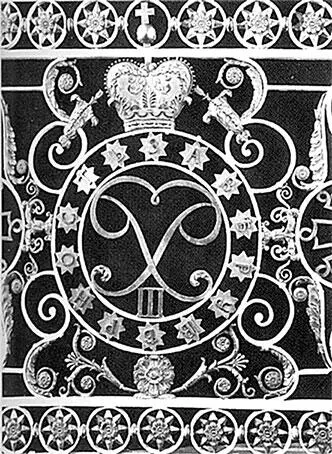 Решетка перед алтарем с инициалами Петра III Федоровича Один из современников - фото 214