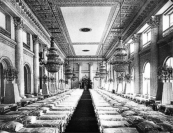 Госпитальная палата Николаевский зал Зимнего дворца в 1915 г Госпитальная - фото 446