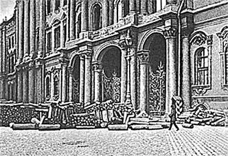 Баррикады из дров перед Зимним дворцом Октябрь 1917 г Упомянем и об - фото 543