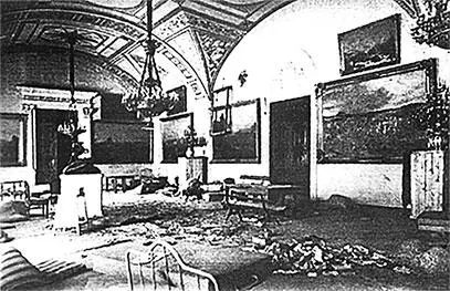 Один из залов Зимнего дворца после штурма резиденции 1917 г Доношу Вашему - фото 568