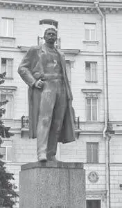 Памятник Максиму Горькому у станции метро Горьковская Упомянутый Максим - фото 215
