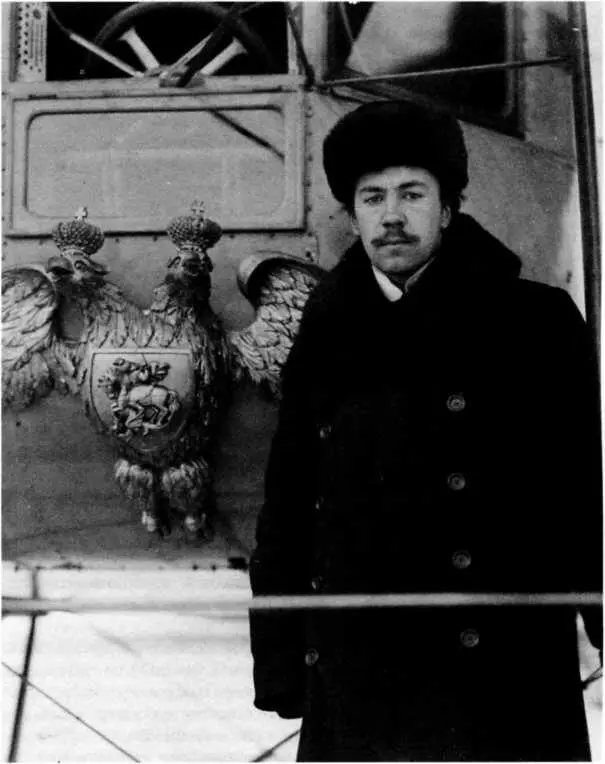 За И И Сикорским хорошо виден двуглавый орёл на носу первого Муромца - фото 37