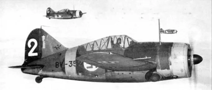 Брюстеры В239 из 2LeLv 24 в небе над Тииксярви в сентябре 1942 года На - фото 132