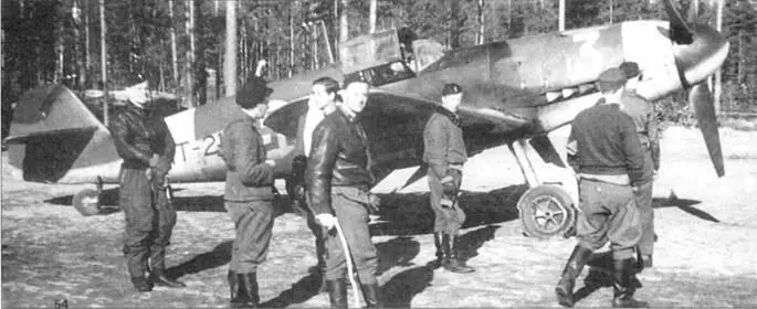 14 февраля 1944 года обозначения всех эскадрилий поменяли с целью указать их - фото 153