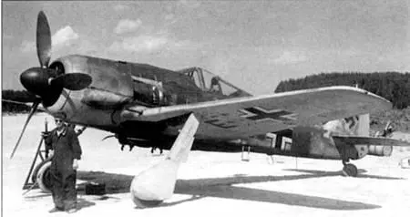 ФоккеВульф Fw 190F8 10 черный из 1SG 5 на стоянке в Иммола 28 июня 1944 - фото 170