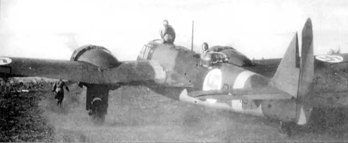 Бленхейм BL137 из LeLv 42 готовится к вылету 21 августа 1941 года - фото 54