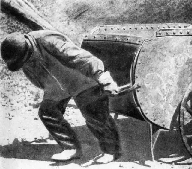 Тысячи голодных искали работу Молодые годы 1915 год И П Бардин на - фото 5