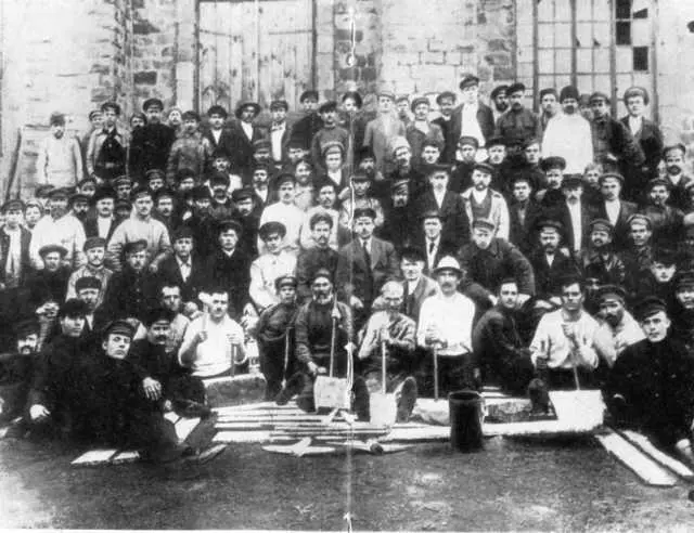 И П Бардин на заводе имени Дзержинского 1926 год Юзовка Первый чугун - фото 10