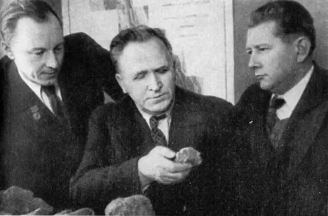 И П Бардин в Уральском филиале АН СССР На заводе Серп и молот Академик - фото 24